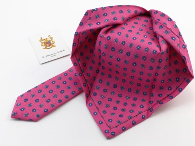 Seven fold tie