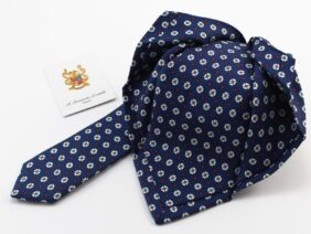 Seven fold tie