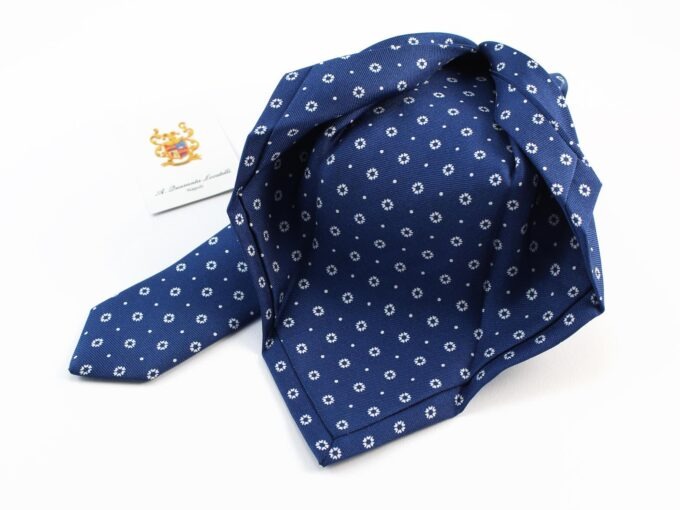 Seven fold tie