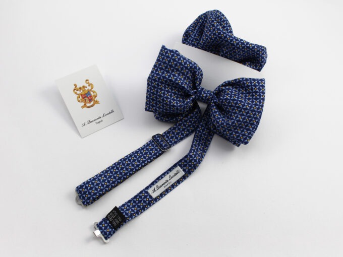 Silk bow tie with pocket handkerchief