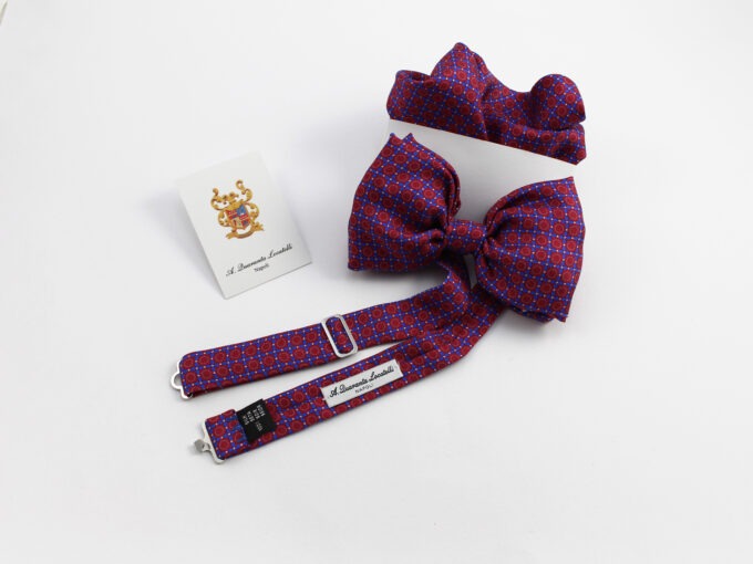 Silk bow tie with pocket handkerchief