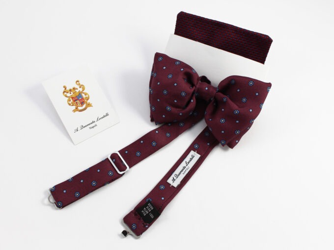 Silk bow tie with pocket handkerchief